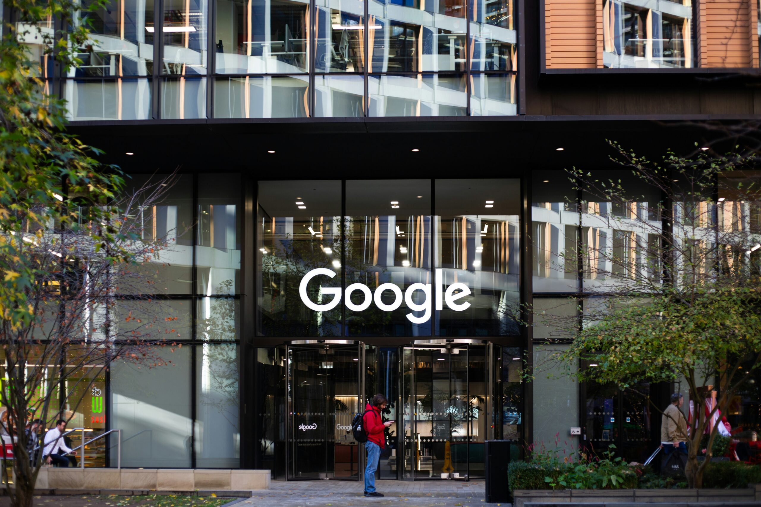 karollyne-videira-hubert-BaQsbDu8Oso-unsplash Google Office